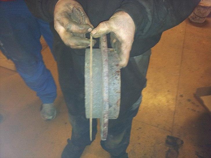 Volvo 960 2.5 24V - Venstre bremse skiver var 2mm tyk og knækkede i hånden skal min være 9mm den have næsten nye bremse klode på... billede 17