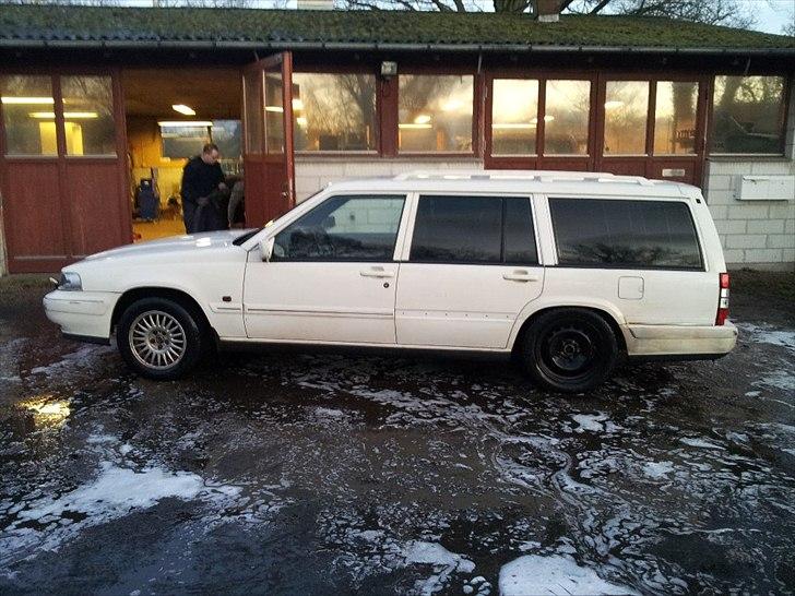 Volvo 960 2.5 24V - Fin Polar Hvid igen skal have ordnet bag kofanger og en ordenlig vask igen men den er blevet fin  billede 20