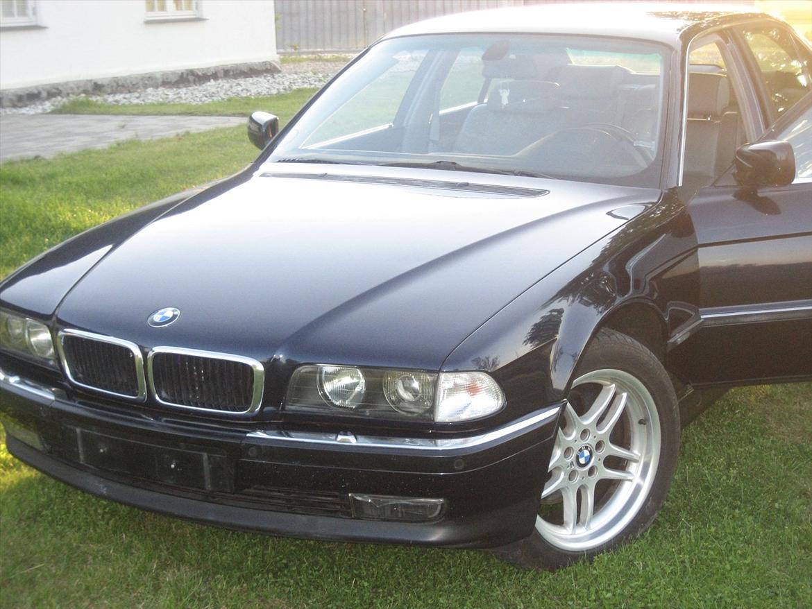 BMW 740i 4,4 steptronic billede 1