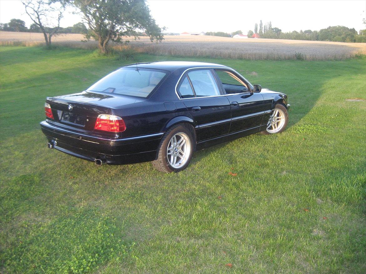 BMW 740i 4,4 steptronic billede 2