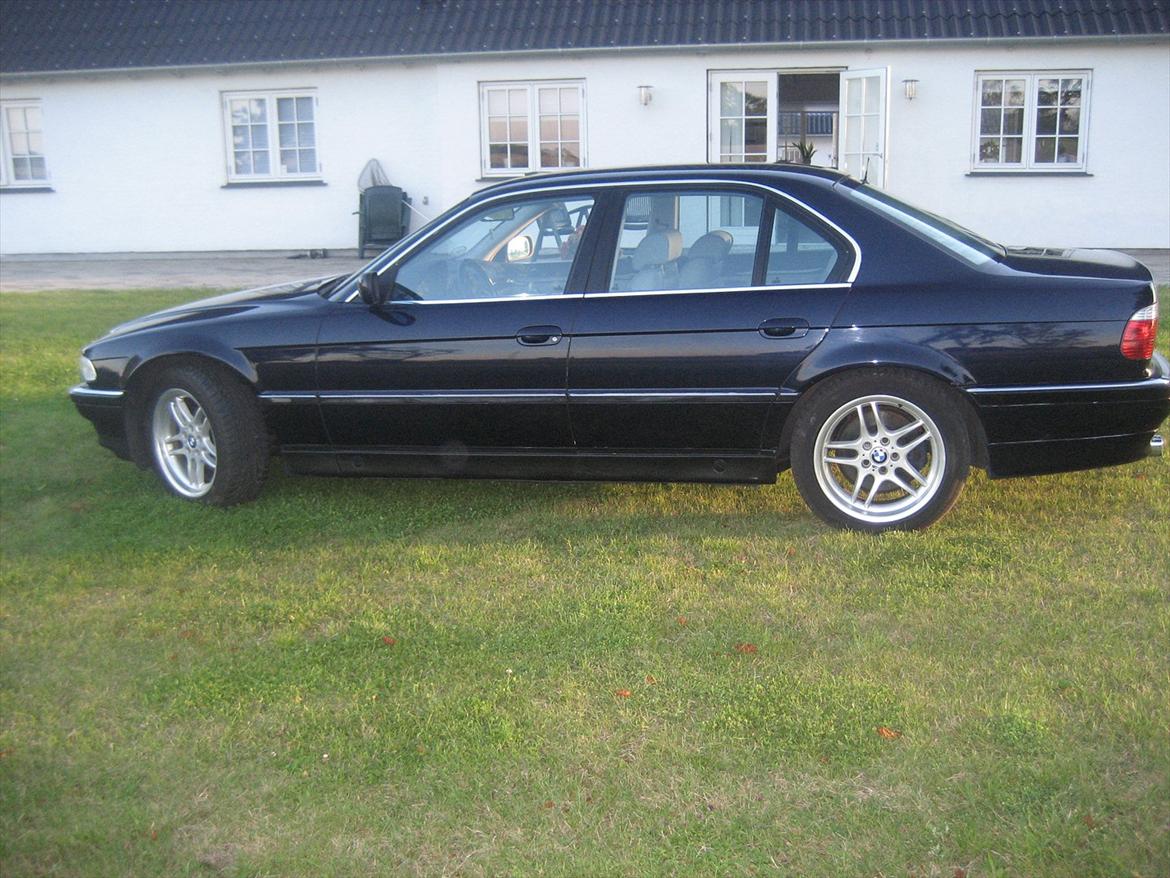 BMW 740i 4,4 steptronic billede 3