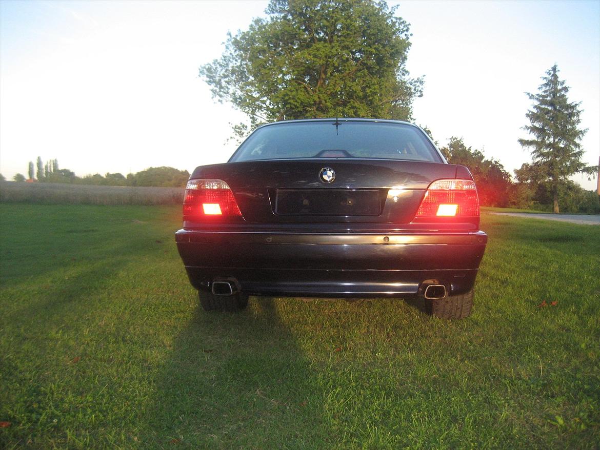 BMW 740i 4,4 steptronic billede 4