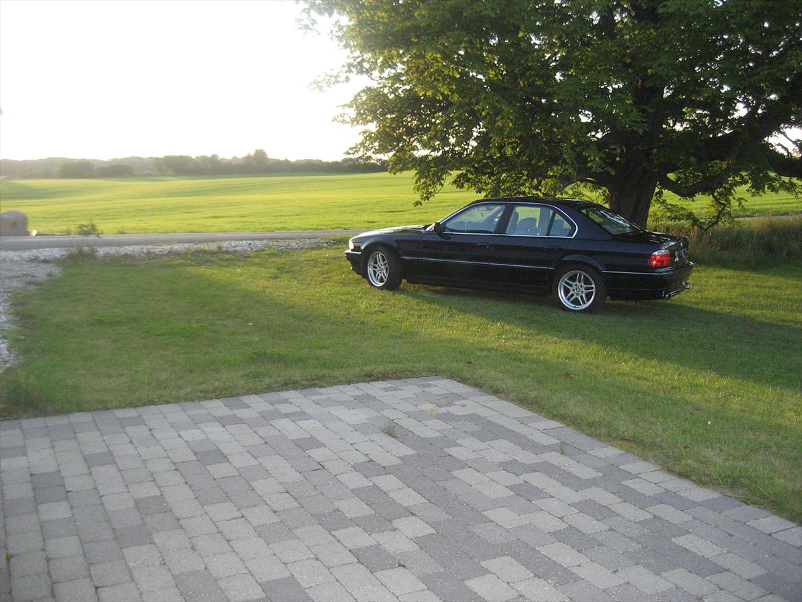 BMW 740i 4,4 steptronic billede 5