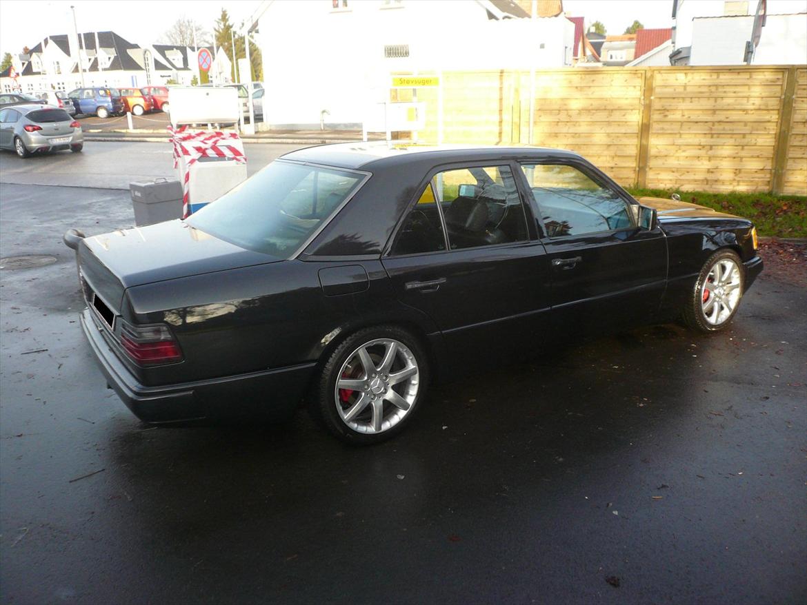 Mercedes Benz 300E Sportline *SOLGT* billede 4