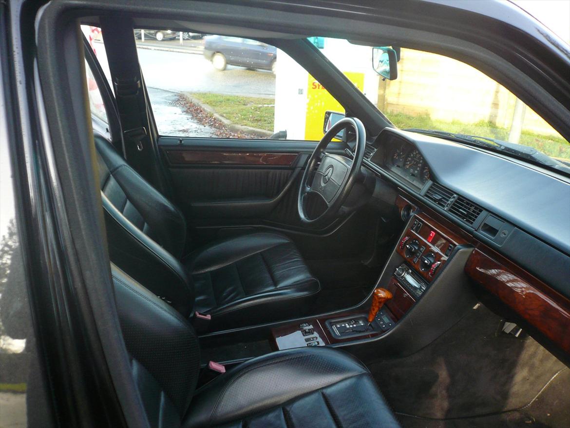 Mercedes Benz 300E Sportline *SOLGT* billede 9