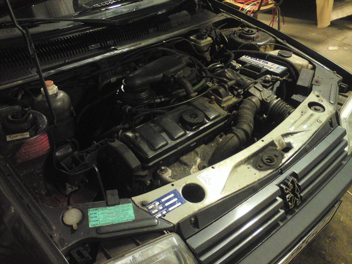 Peugeot 205 GRi - Ja, motor er der skam også i den ;) billede 10