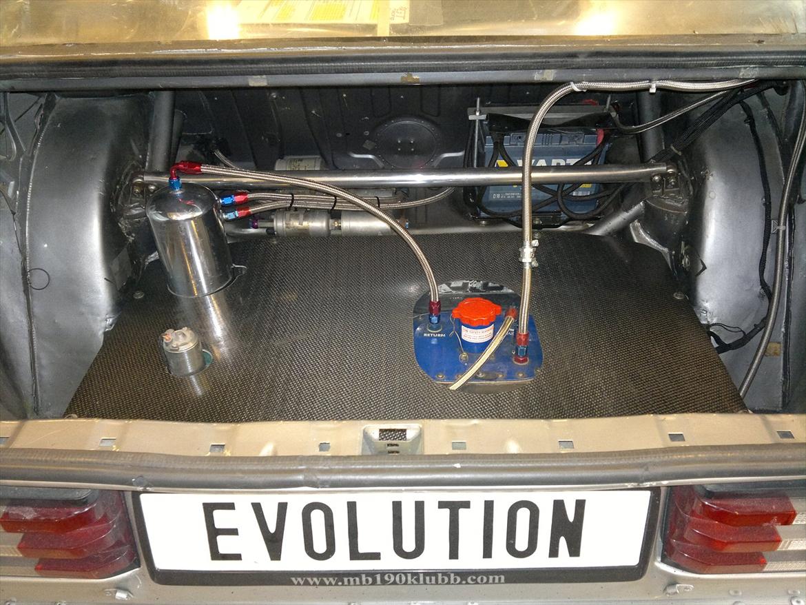 Mercedes Benz 190E 2.5-16 Evolution  - Fuelsell, swirltank, 3 bensinpumper billede 4