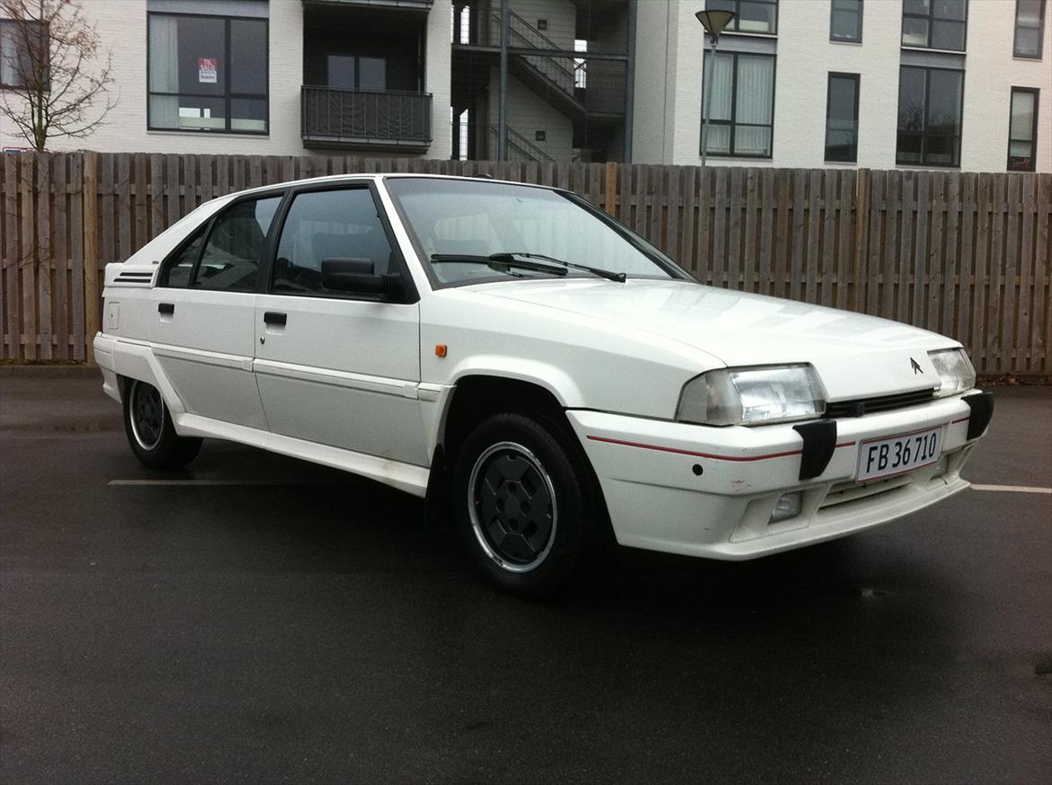 Citroën BX 1,9 GTi 16v - Ja, det er godt nok lidt beskidt, men tror jeg venter til sommer med nogle rigtig gode billeder! billede 1