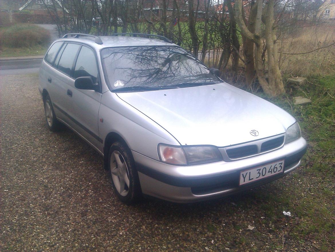 Toyota Carina E Stationcar billede 2