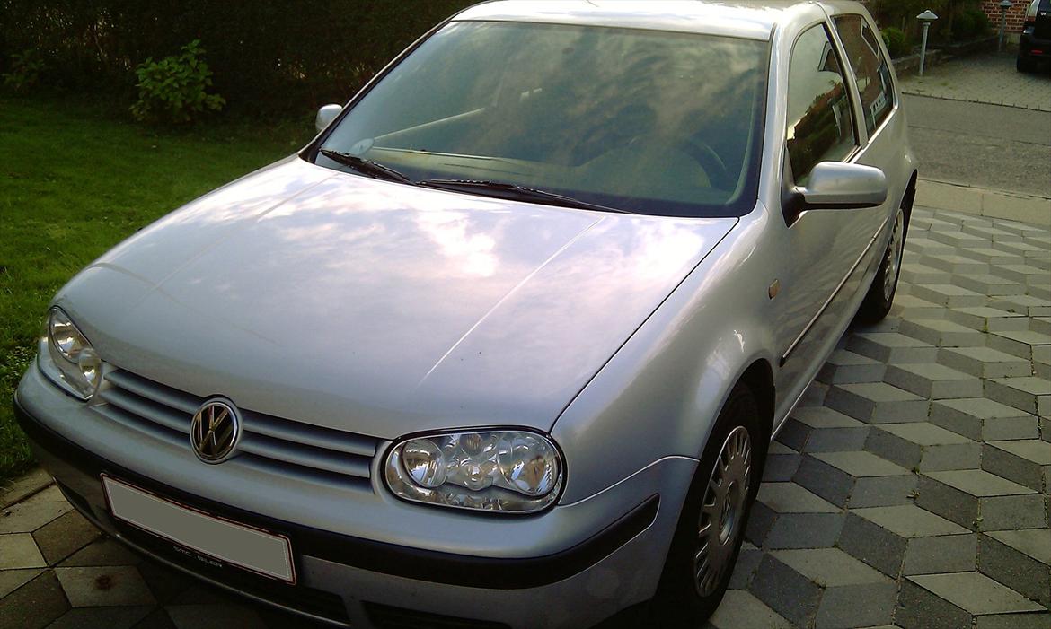 VW Golf IV - Skrå forfra billede 1