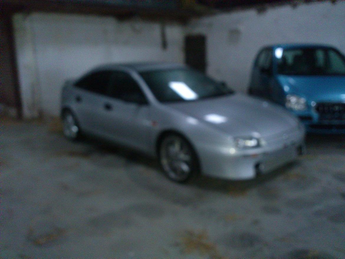 Mazda 323 F med turbo SOLGT. billede 2