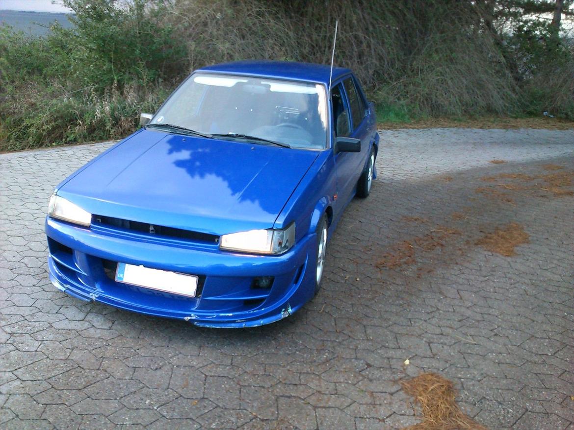 Toyota Corolla Dx skrottet billede 3