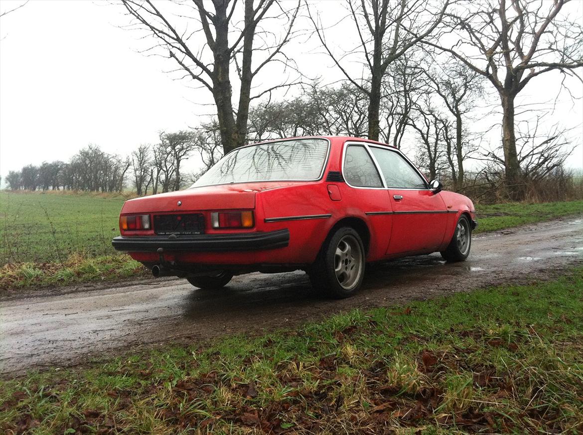 Opel Ascona b 2,0 weber billede 6