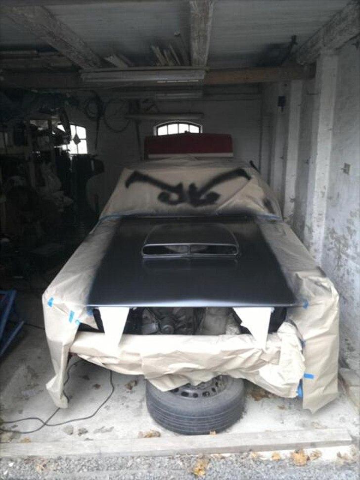 Dodge Dart Swinger - Frontklap delvist malet efter originale foreskrifter... billede 10