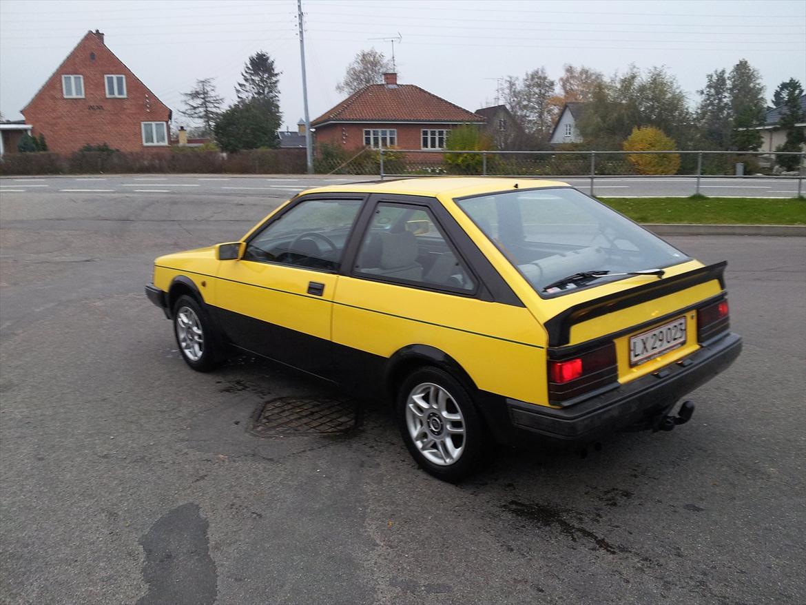 Nissan Cherry 1,5 Milano - efter vask og polering samt toning af lygter billede 2