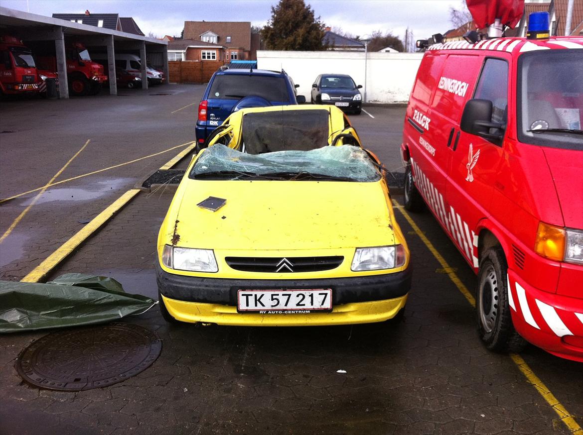 Citroën saxo 1,1 french open - bemærk højden på bilen  og min bror lever endnu.
 billede 9