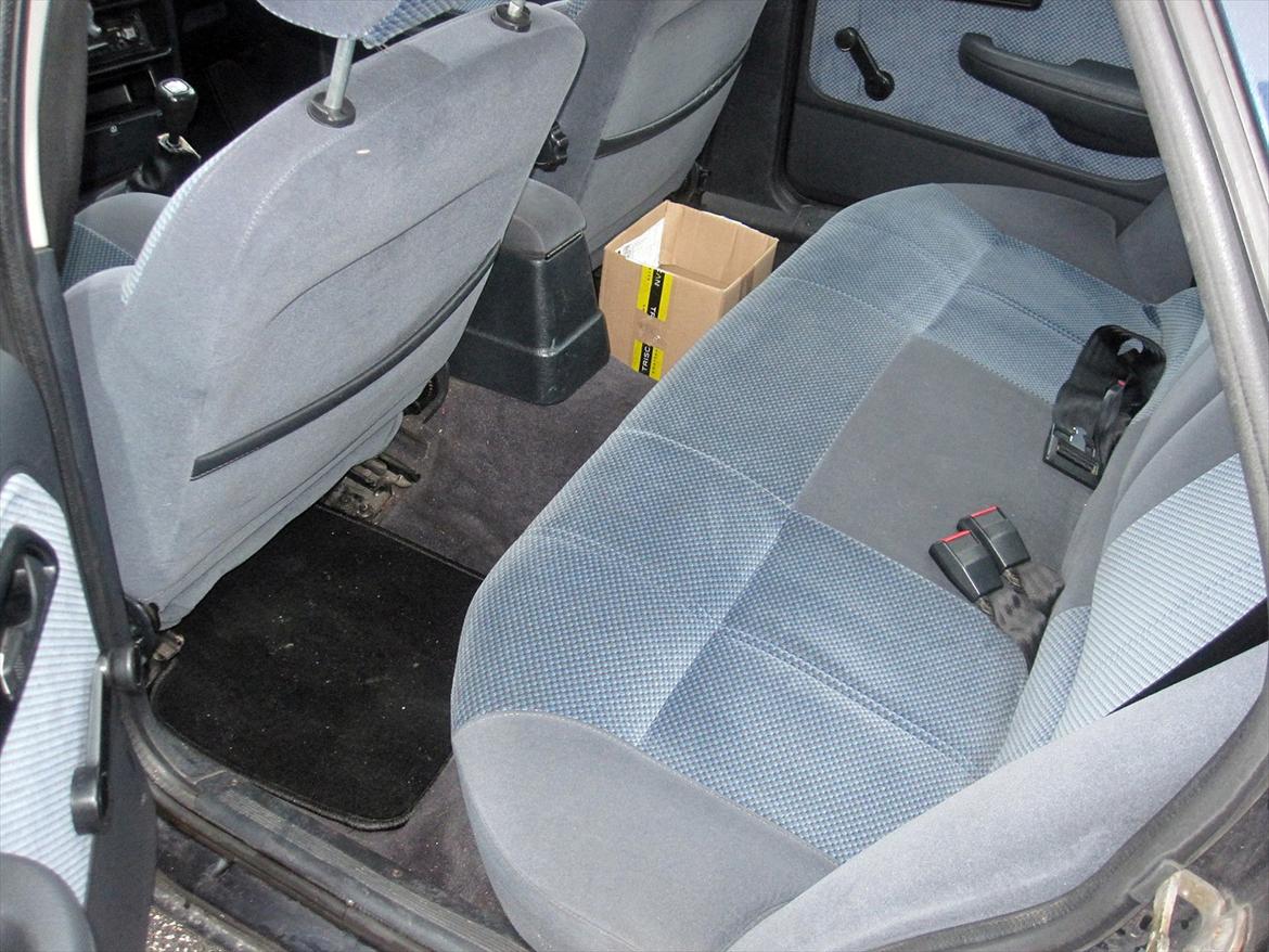 Ford Sierra 2.0 GT 4x4 (Kebab-taunus) - Dejligt bagsæde der kan bruges til lidt af hvert ;-) billede 8