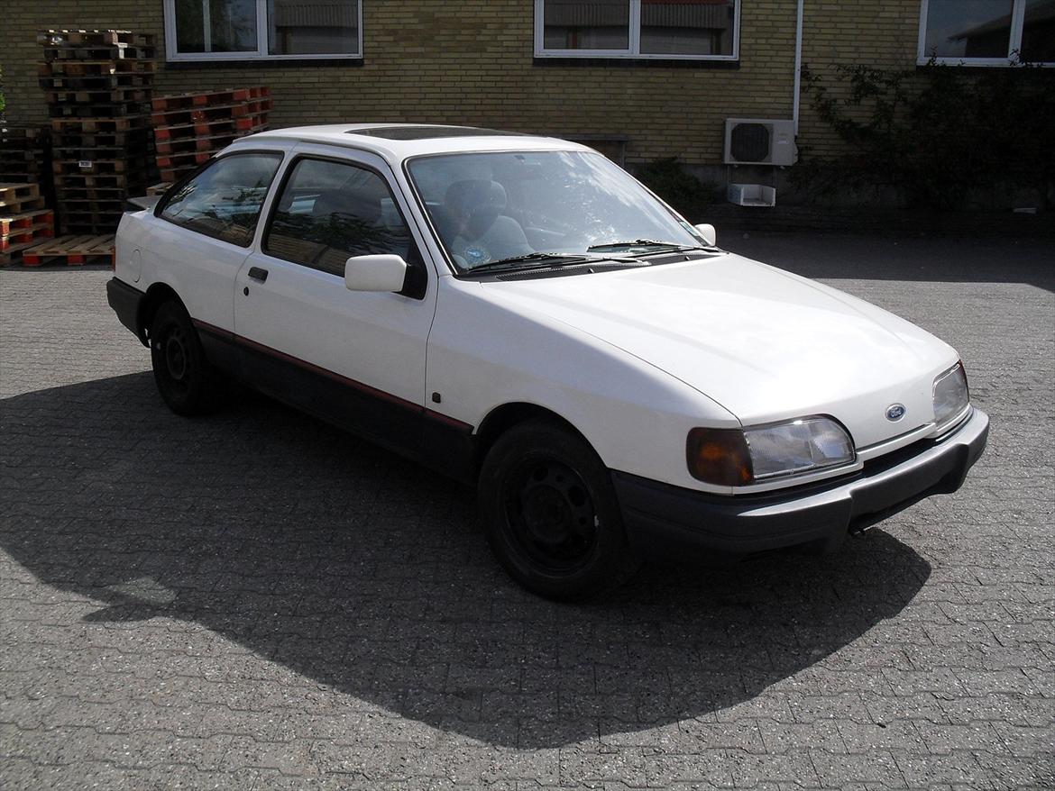 Ford Sierra <solgt> billede 1