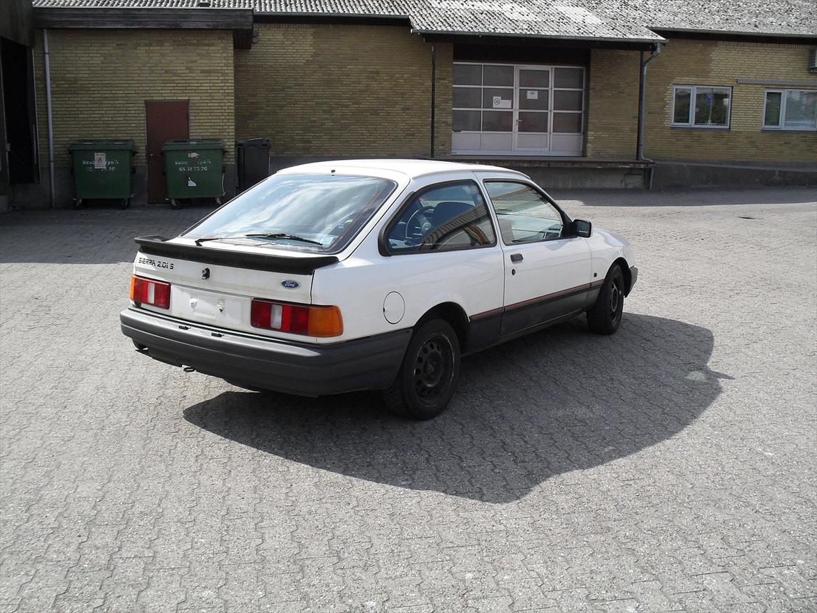 Ford Sierra <solgt> billede 2