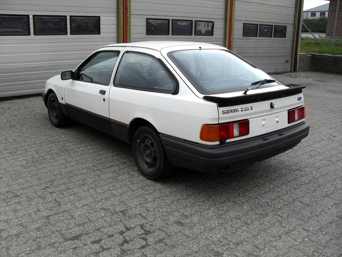 Ford Sierra <solgt> billede 3