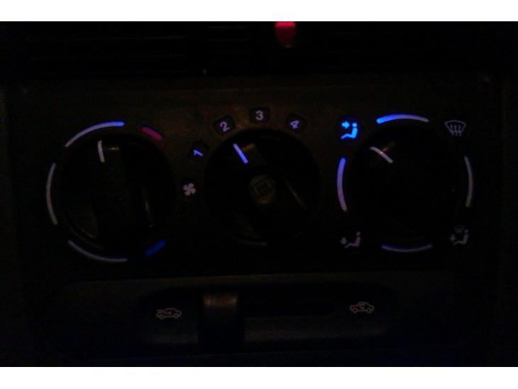 {{currentPhoto.altText}} billede {{currentPhoto.number}}