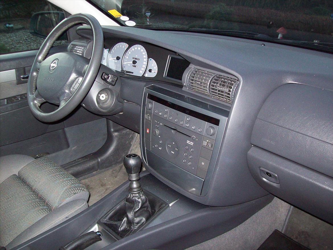 Opel Omega B Stc. Irmscher - Fedt interiør, med alu istedet for træ.. billede 6