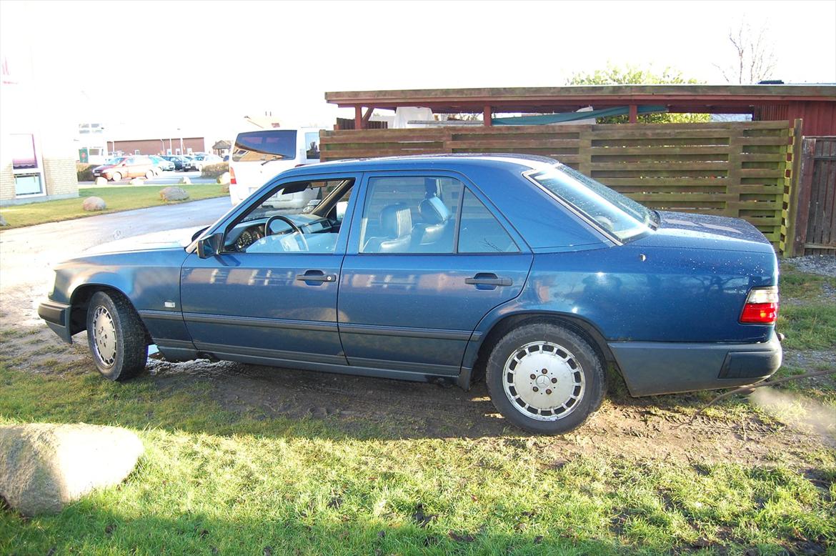 Mercedes Benz 260E billede 2
