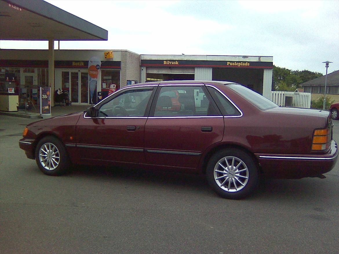 Ford Scorpio CL - Så har den fået nye 15" sko" :-) billede 1