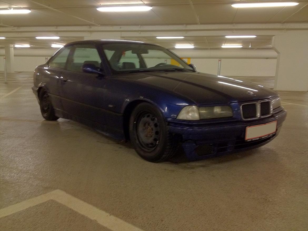 BMW E36 325 Coupé - - Skaden på kofangeren er fra tidligere ejer der tog en hare med 130 km/t (Ny er bestilt) ( DA JEG FIK BILEN ) billede 17