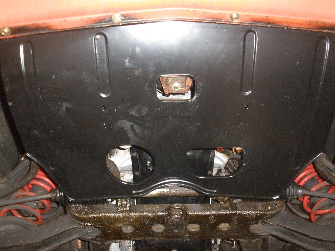 Opel Manta B berlinetta - Den lidt sjælne bundplade er også malet. billede 18