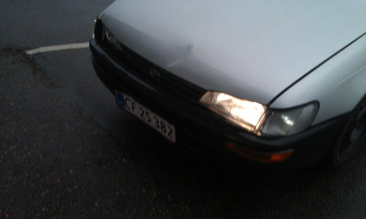 Toyota Corolla sedan - Kørte op bag i en wv fox den 23/12-11 :s billede 19