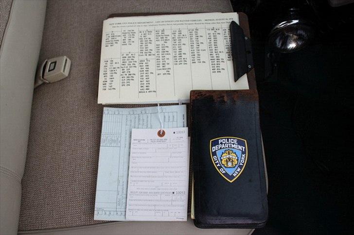 Amerikaner Plymouth Fury - NYPD Copcar - Det originale "Hotsheet", Ticketbook, Bodytag etc. billede 7