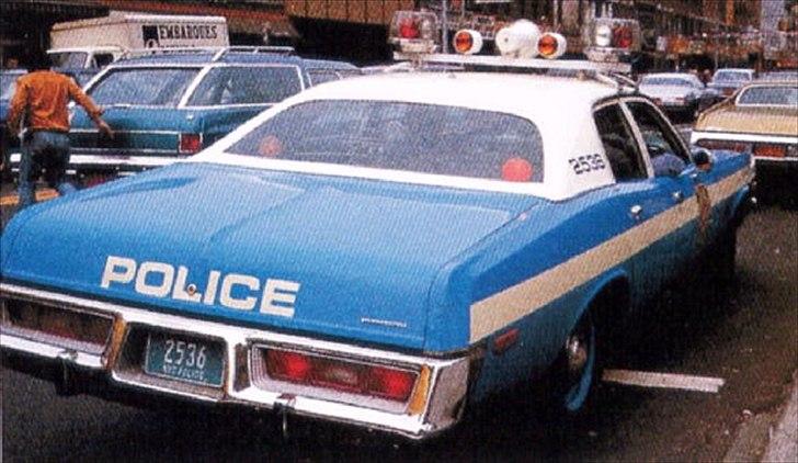 Amerikaner Plymouth Fury - NYPD Copcar - Originalt billede fra N.Y. 1975-81. Bemærk vognnummeret og nummerpladerne !!!! billede 17