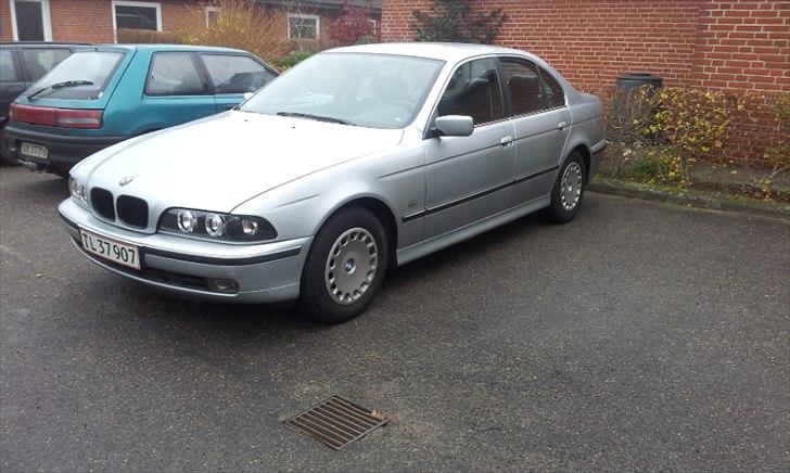 BMW E39 523 SOLGT billede 1