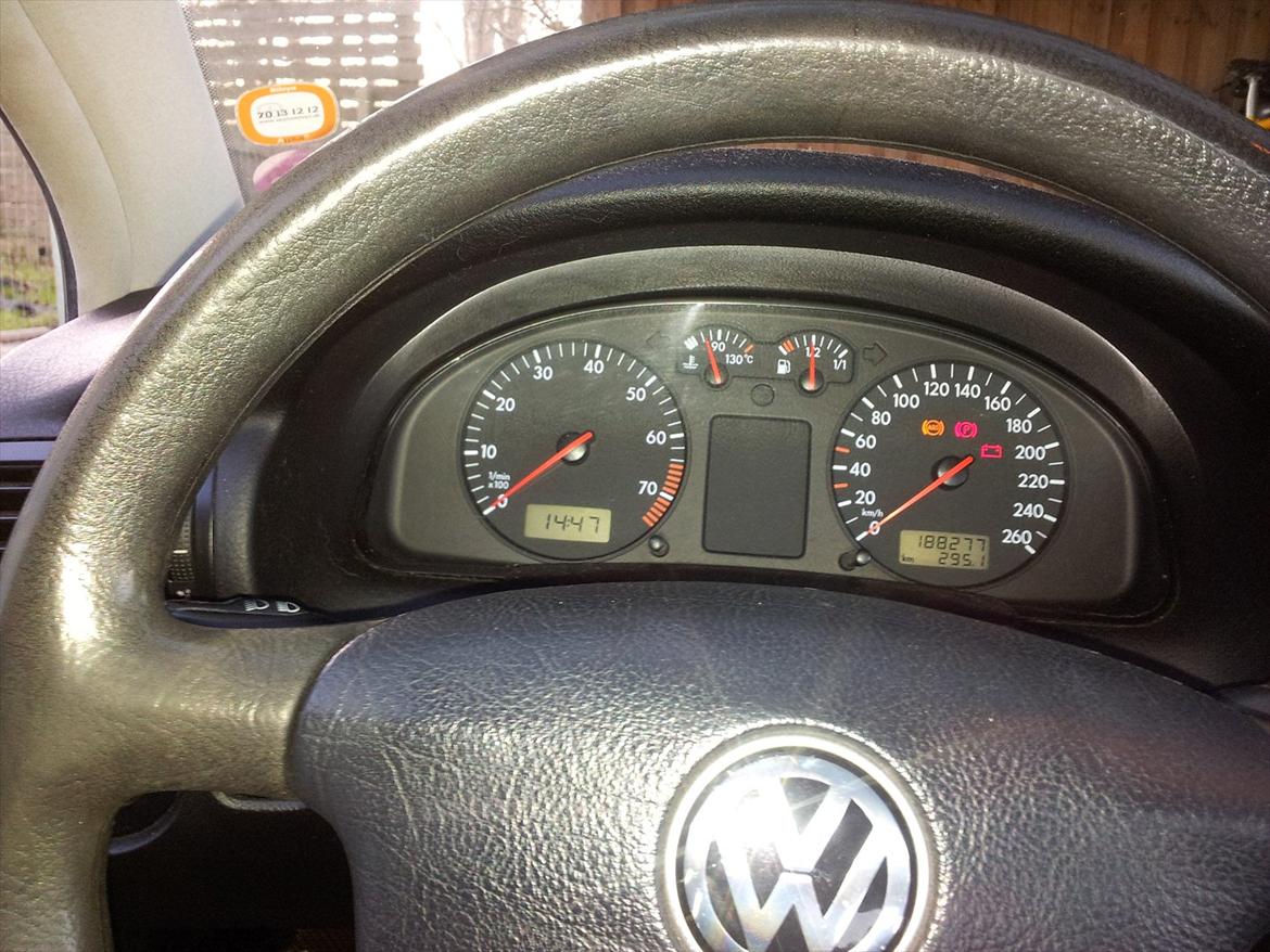 VW Passat Limousine [SOLGT] billede 3