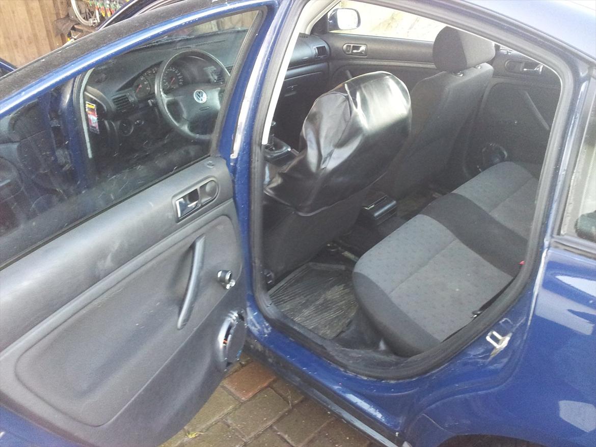 VW Passat Limousine [SOLGT] billede 4