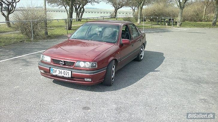 Opel Vectra 2000 KOPI SOLGT - billede fra hestehovedet i nakskov. Efter jeg har skifte lygter og fælge og fået den sænket billede 14