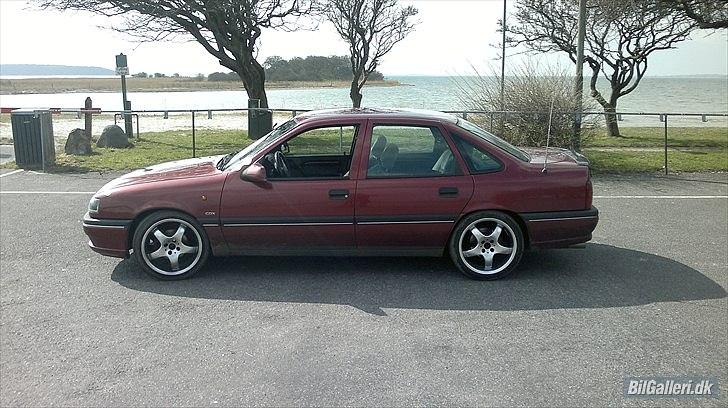 Opel Vectra 2000 KOPI SOLGT - billede fra hestehovedet i nakskov. Efter jeg har skifte lygter og fælge og fået den sænket billede 18