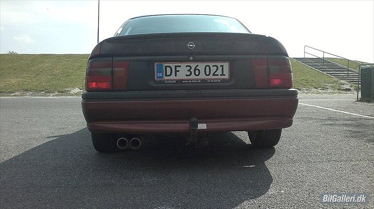 Opel Vectra 2000 KOPI SOLGT - billede fra hestehovedet i nakskov. Efter jeg har skifte lygter og fælge og fået den sænket billede 19
