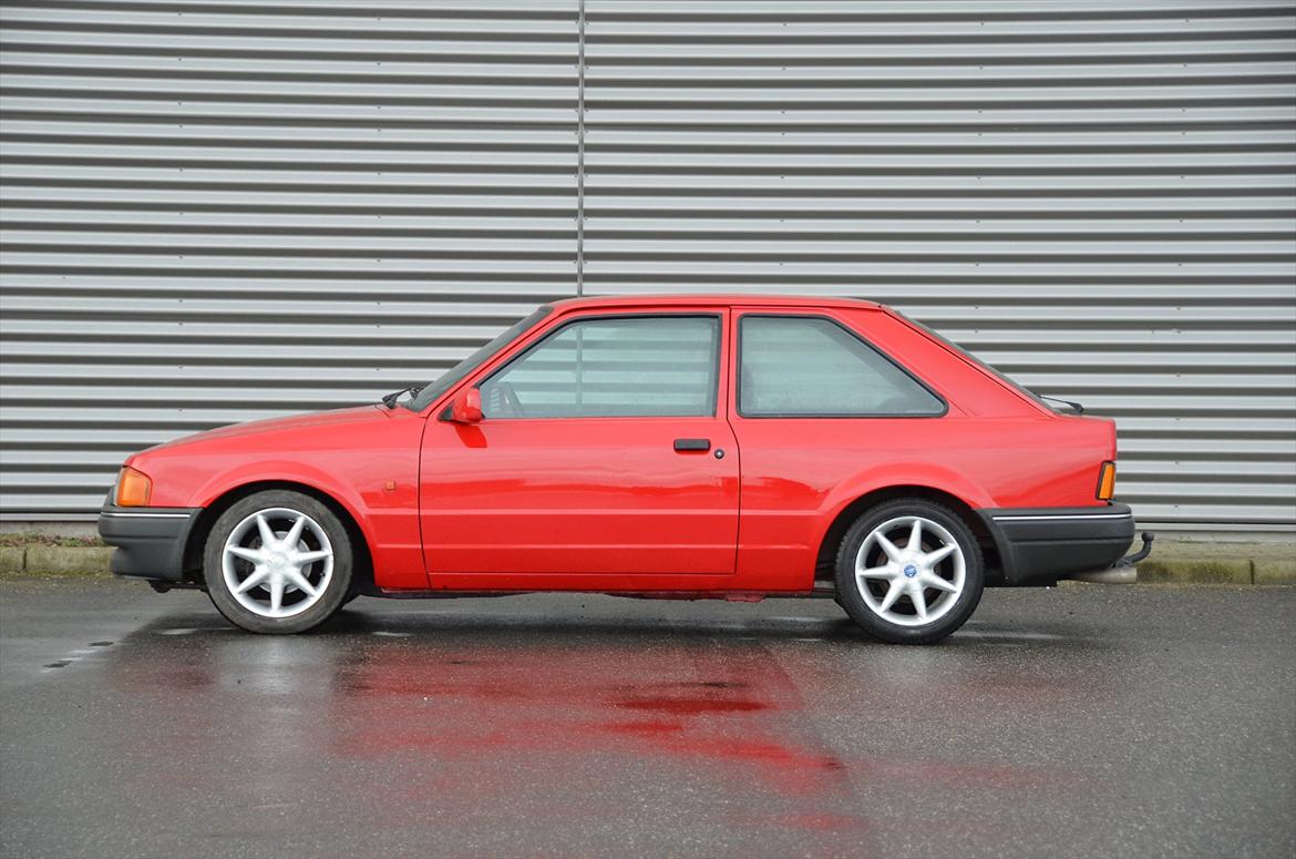 Ford Escort 1.6 Savoy ALB [ Totalskadet ] billede 2