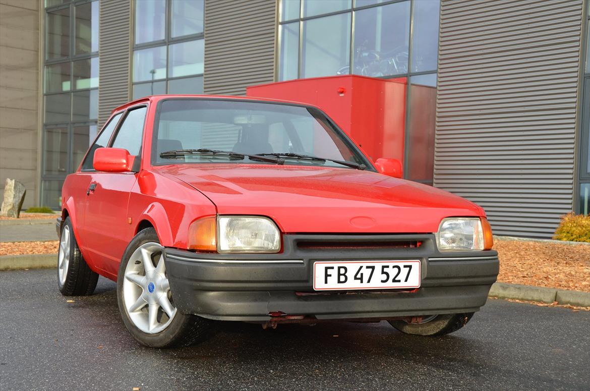 Ford Escort 1.6 Savoy ALB [ Totalskadet ] billede 5
