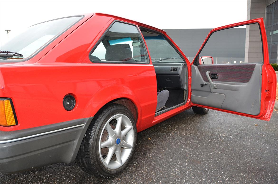 Ford Escort 1.6 Savoy ALB [ Totalskadet ] billede 16