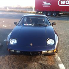 Porsche 928