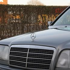 Mercedes Benz 300TD S124 'SOLGT'