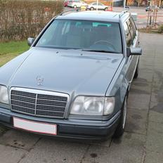 Mercedes Benz 300TD S124 'SOLGT'