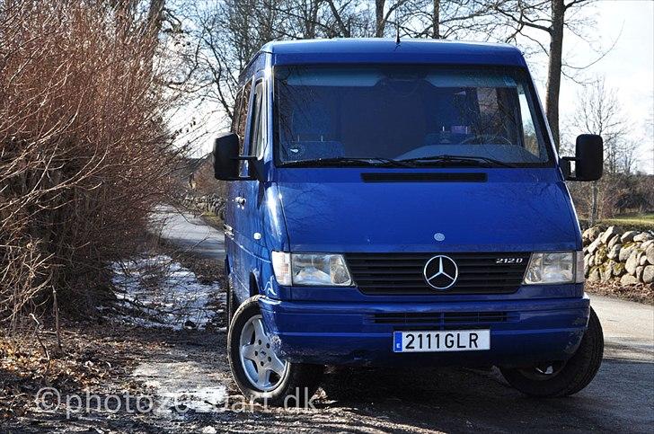 Mercedes Benz Sprinter 212D billede 1