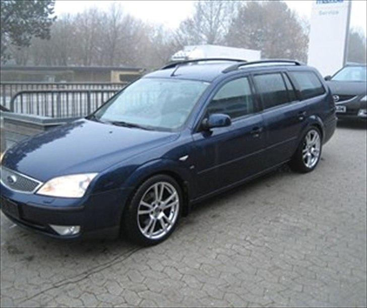 Ford Mondeo 2.5 st.-car SOLGT! - fra før jeg fik den, stadig med 18" sommerhjul på ;) billede 2