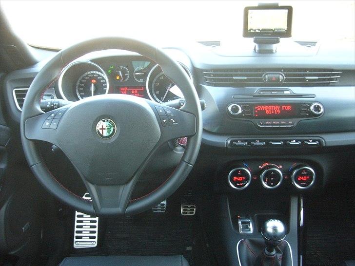Alfa Romeo Giulietta 1750 TBi QV - Lidt interiør billede 8