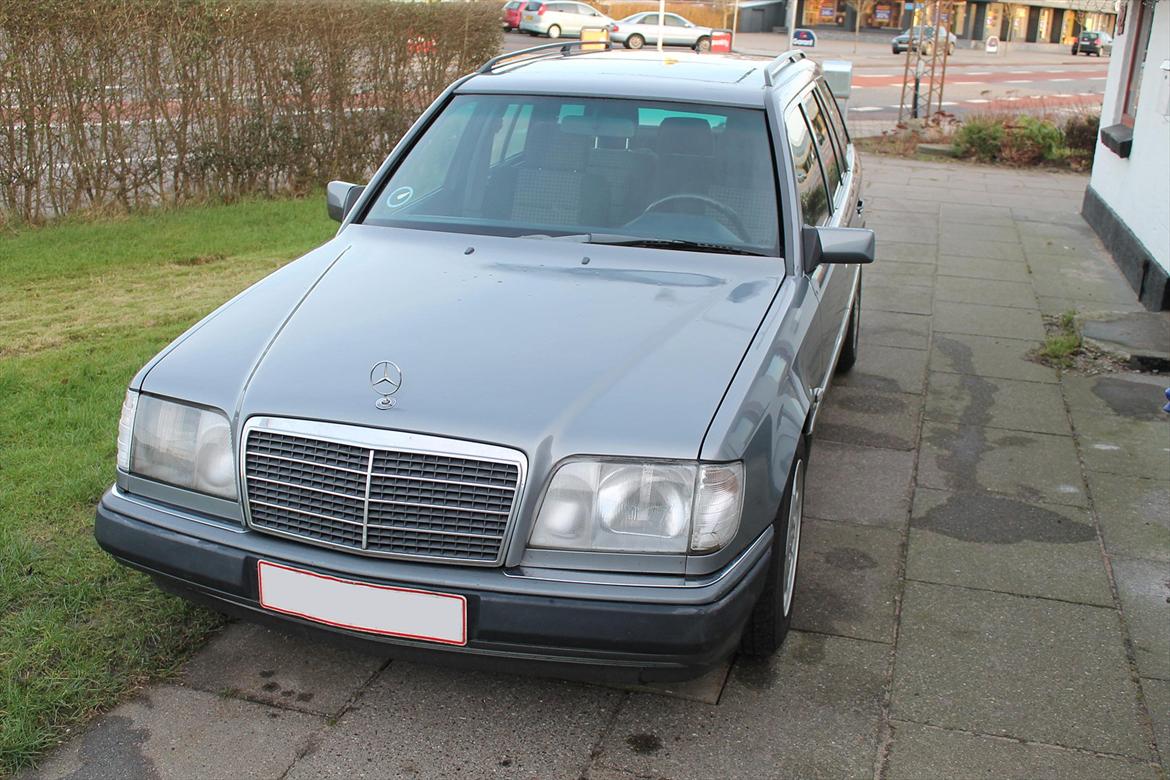 Mercedes Benz 300TD S124 'SOLGT' billede 2