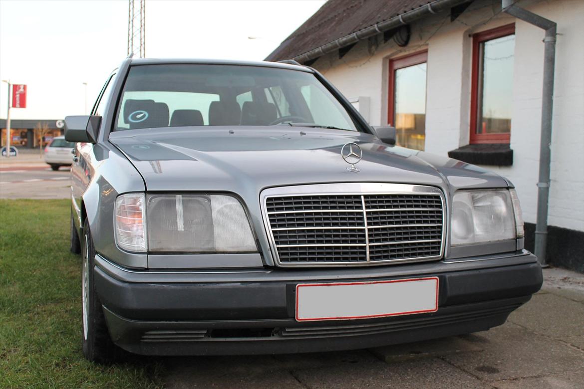 Mercedes Benz 300TD S124 'SOLGT' billede 4